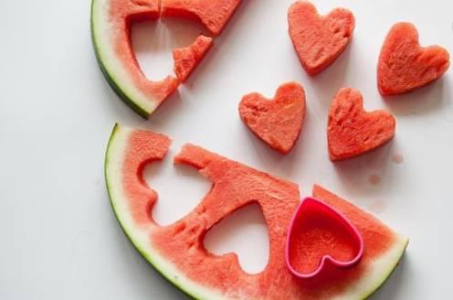 满满吃瓜不吐籽,揭秘娱乐圈的甜蜜与苦涩